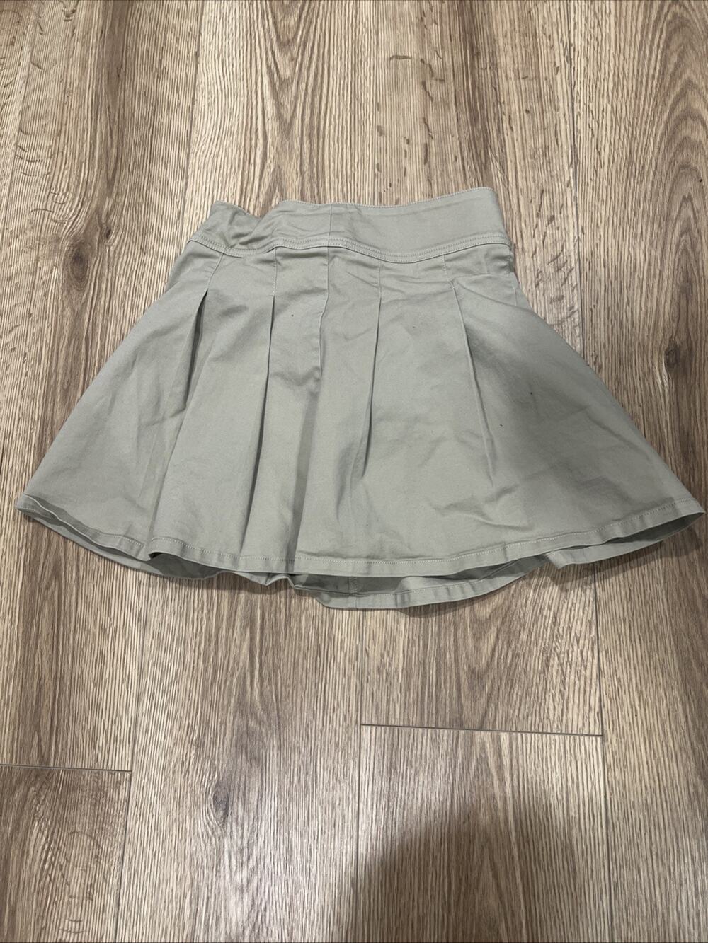 Under Armour Women’s Pleated Tennis/golf Skort khaki beige size 10 (A53)